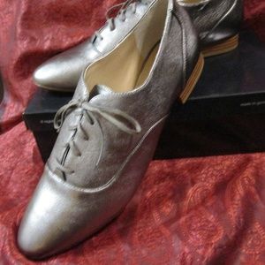 Banana Republic Silver Leather Dance Oxford Wmn 10